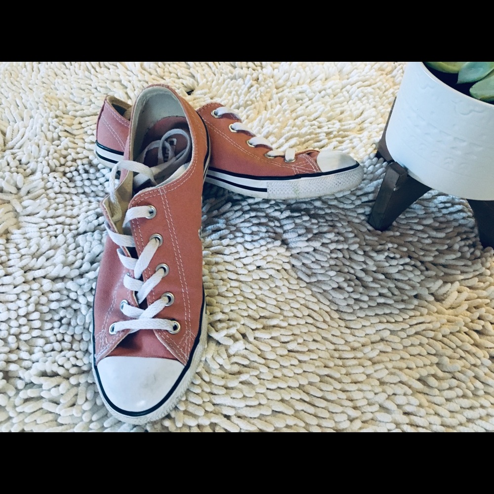 Converse (women’s)